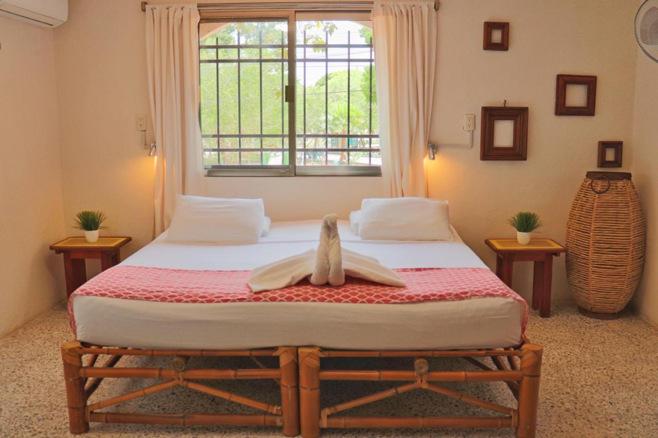 Hostal & Suites Pata De Perro Bacalar Bagian luar foto