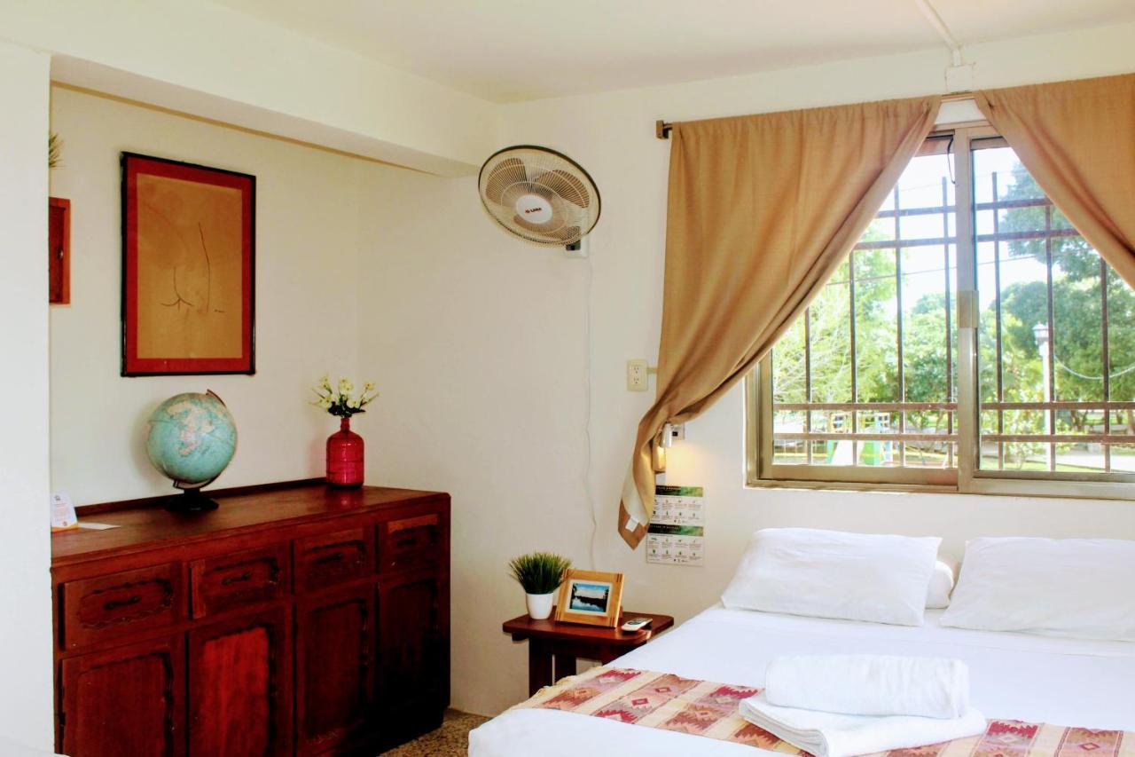Hostal & Suites Pata De Perro Bacalar Bagian luar foto