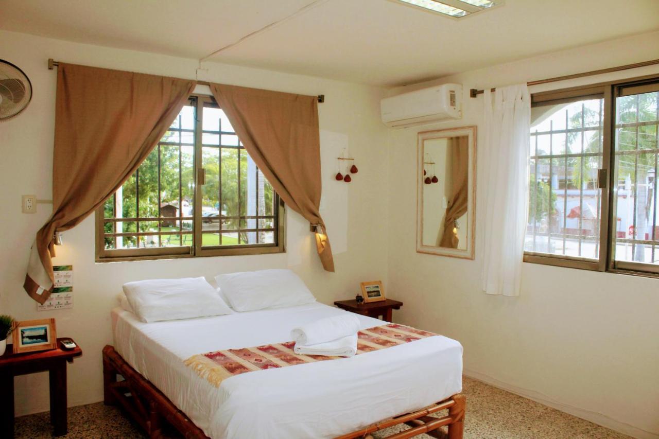Hostal & Suites Pata De Perro Bacalar Bagian luar foto