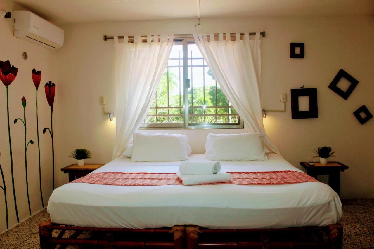 Hostal & Suites Pata De Perro Bacalar Bagian luar foto